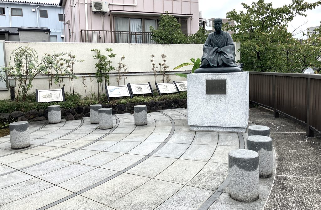 芭蕉翁像